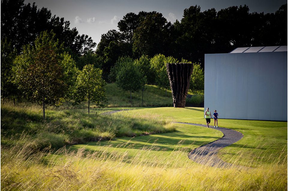 2017 ASLA GENERAL DESIGN AWARD OF HONOR Merging Culture and Ecology at The North Carolina Museum of Art by Surface 678 1 1