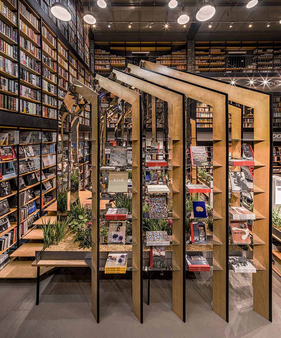Hauser Wirth Pop up Bookshop by dongqi Architects