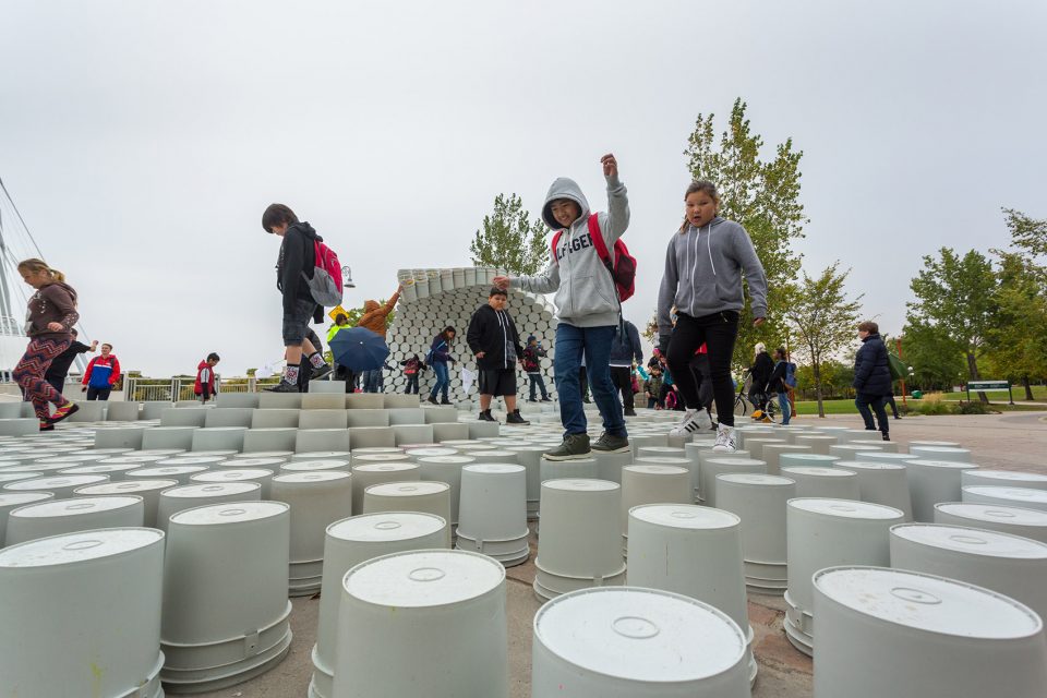 One Bucket at a Time in Winnipeg by 5468796 Architecture Factor Eficiencia