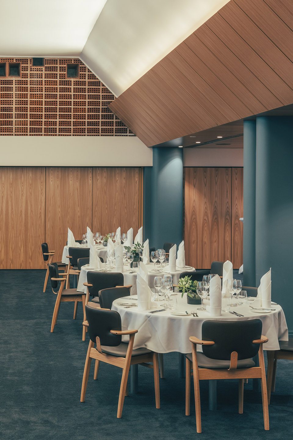 Palace Restaurant by Note Design Studio