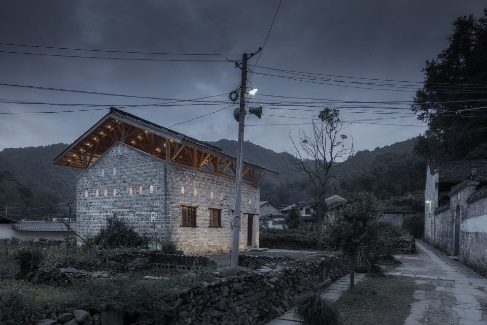 house qimen black tea house in taoyuan village shanli anhui province china by su architects