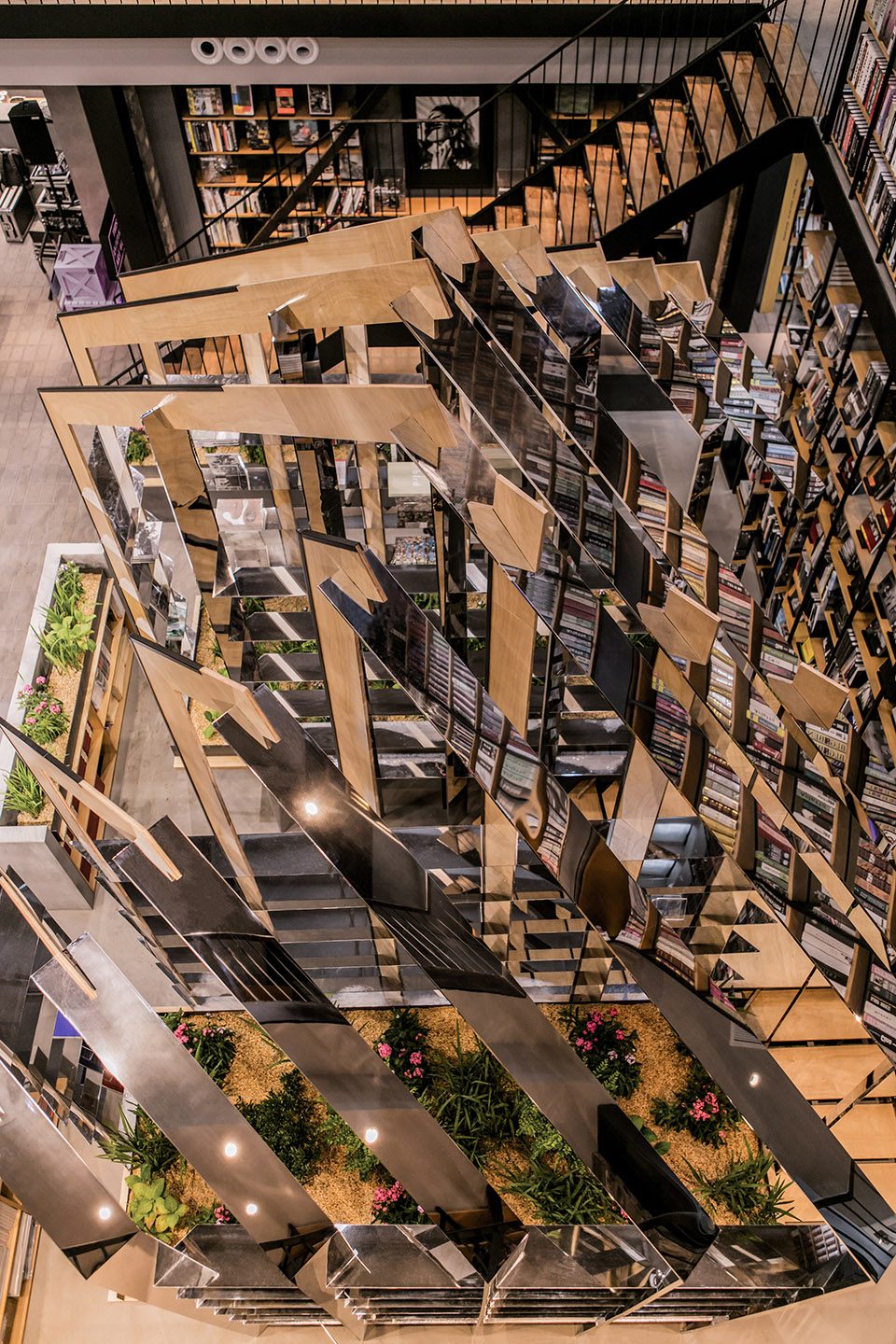 Hauser Wirth Pop up Bookshop by dongqi Architects