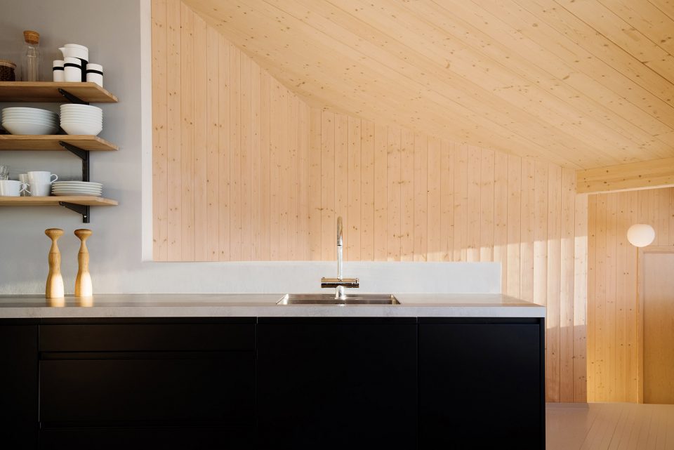 Cabin Sjusjøen by Aslak Haanshuus Arkitekter AS
