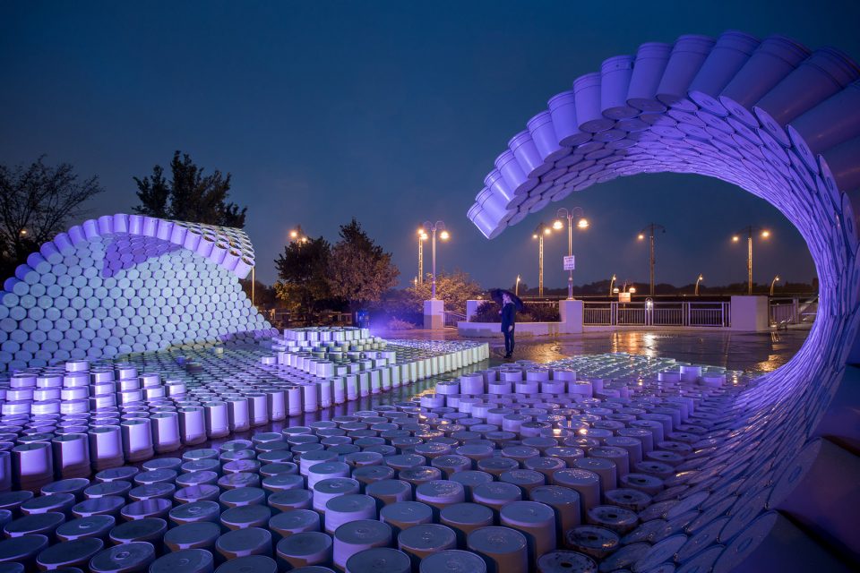 One Bucket at a Time in Winnipeg by 5468796 Architecture Factor Eficiencia