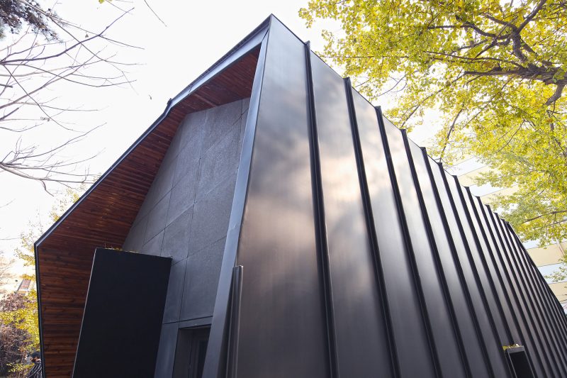 Home in High Latitude by hyperSity architects