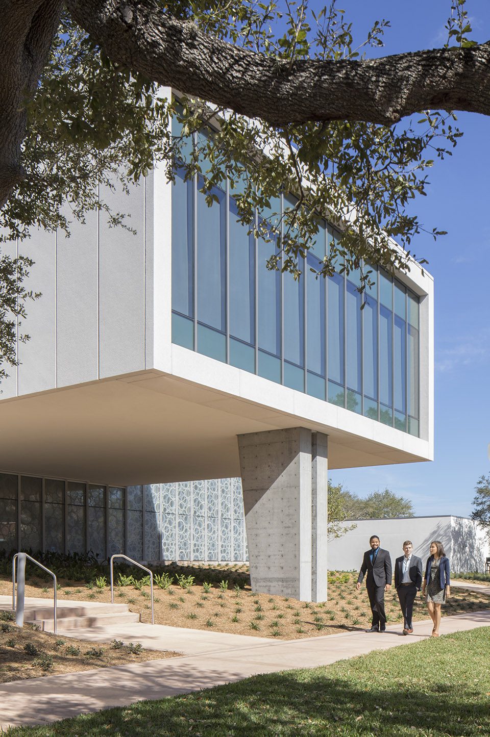 Innovative Facade of USF SPs Tiedemann College of Business by ikon.5 architects Harvard Jolly Architecture