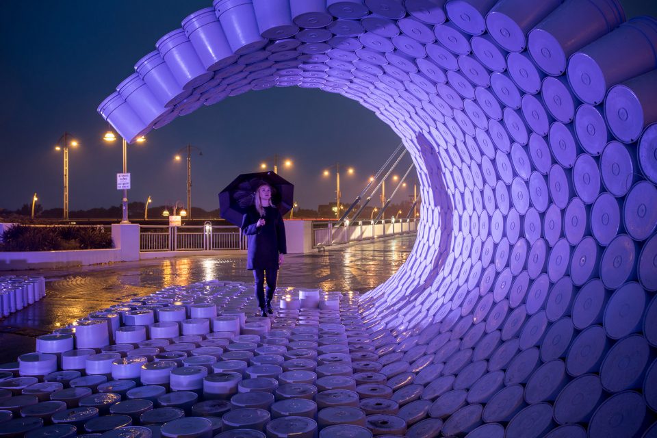 One Bucket at a Time in Winnipeg by 5468796 Architecture Factor Eficiencia