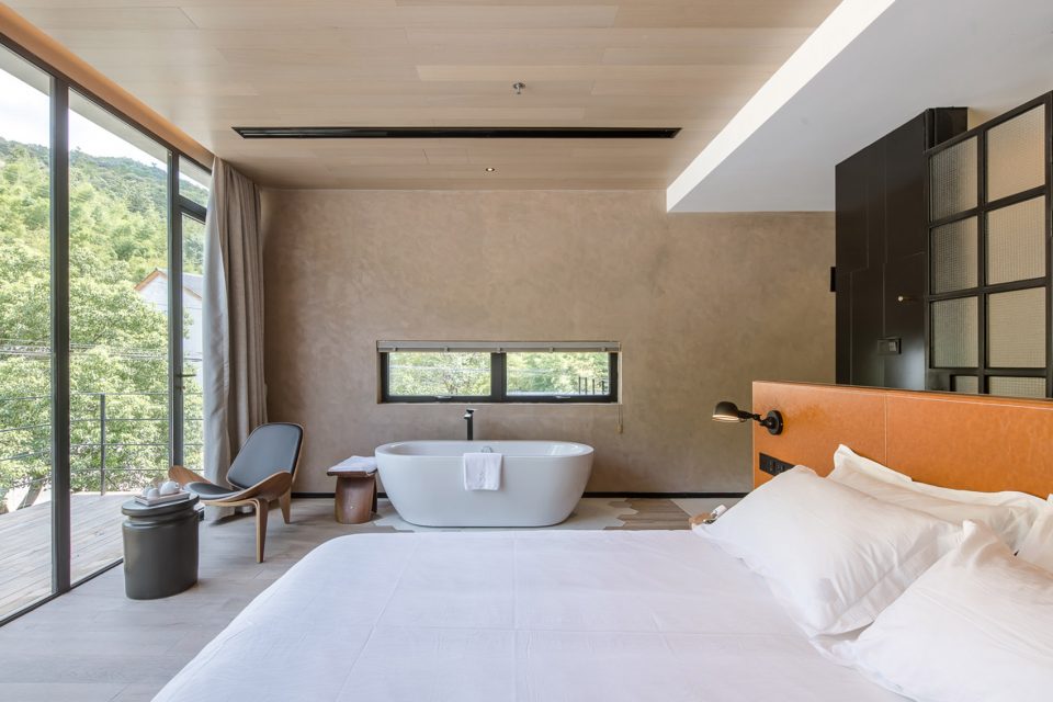 Mogan Mountain DIEYUN Resort Hotel by ZW architecture design studio