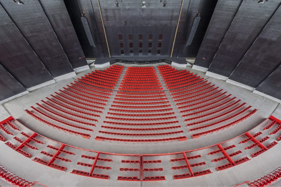 Amphithéâtre Cogeco by Atelier Paul Laurendeau 960x640