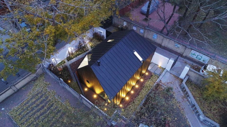 Home in High Latitude by hyperSity architects
