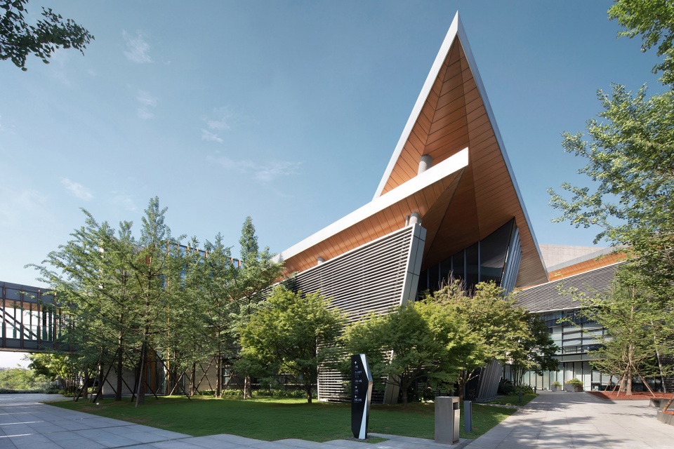 Langjiu Group HQ at Luxelake by JWDA
