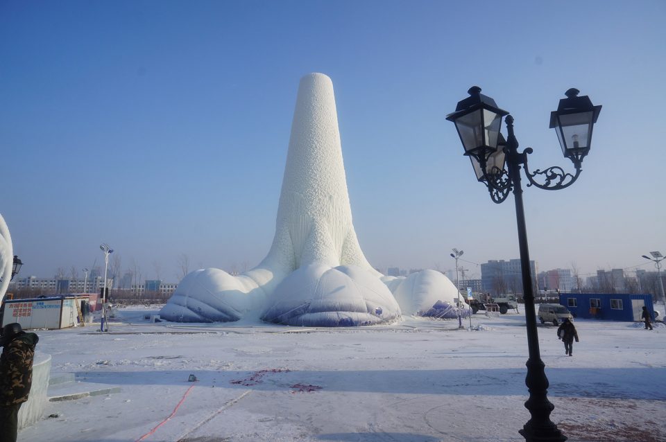 Sino Dutch Team Realized 31 Meter High Ice Tower
