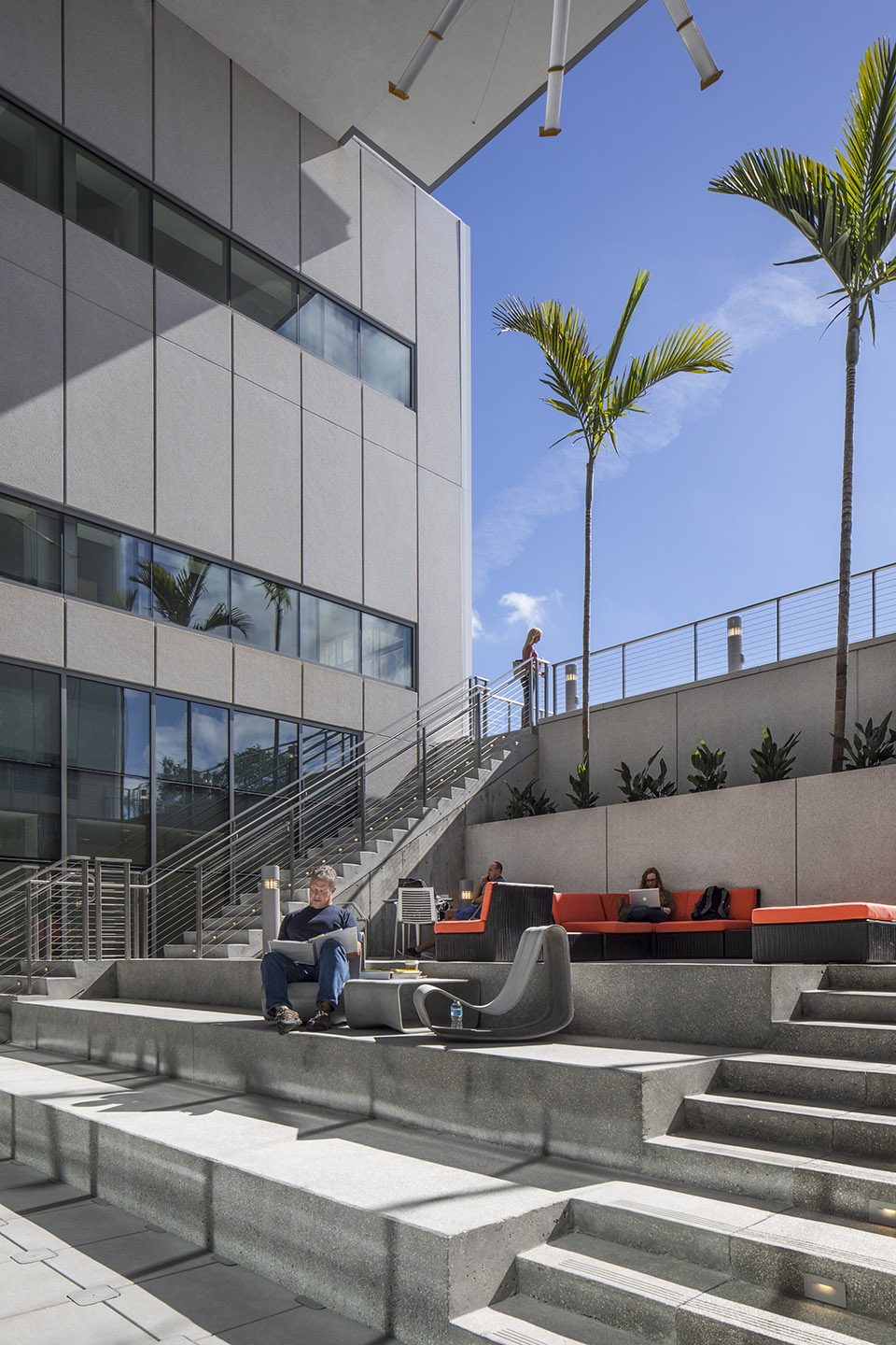 Innovative Facade of USF SPs Tiedemann College of Business by ikon.5 architects Harvard Jolly Architecture