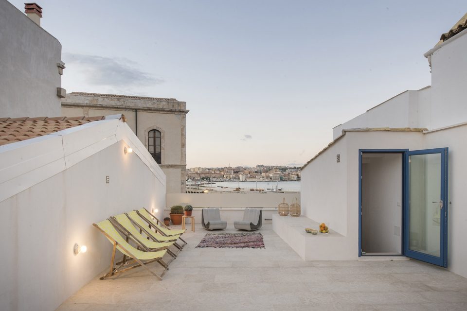 DIPTYCH HOUSE by Moncada Rangel Studio