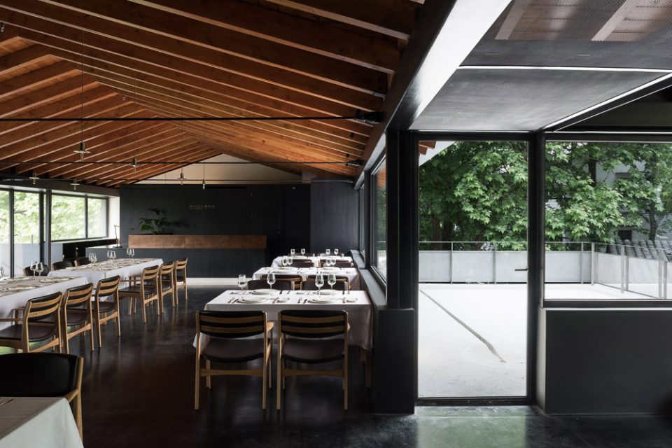 黑白阳台 the Lost Villa Boutique Hotel Naturalbuild