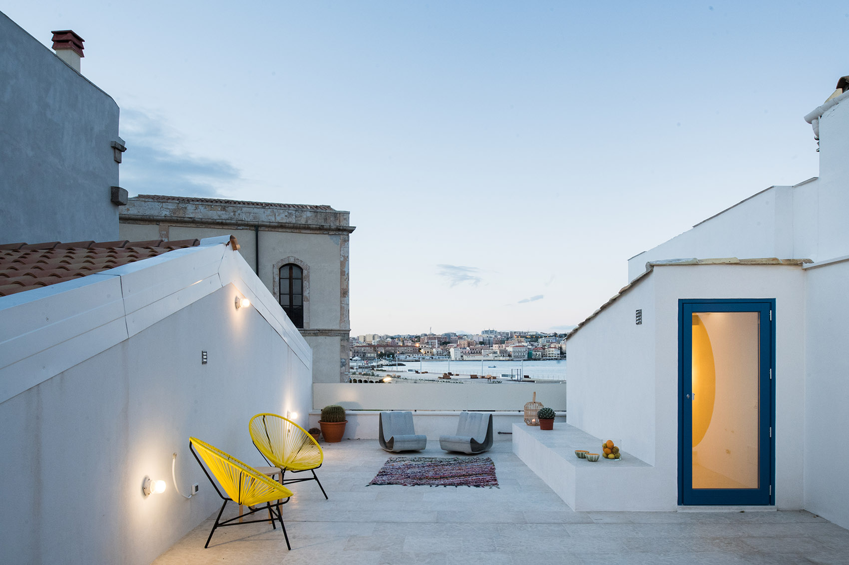 寂静蓝色小屋,西西里 / moncada rangel studio