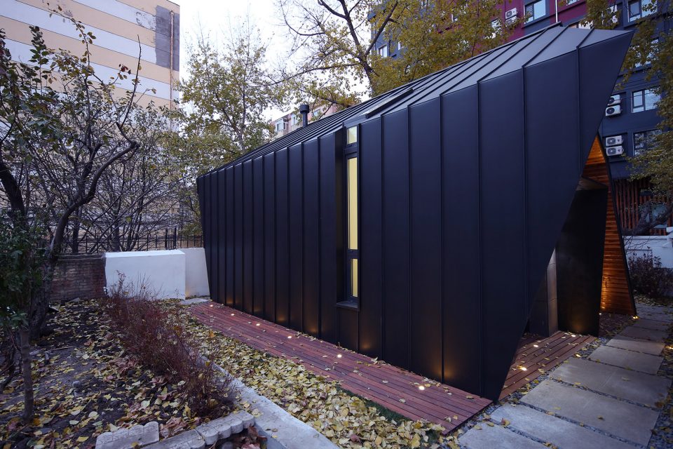 Home in High Latitude by hyperSity architects