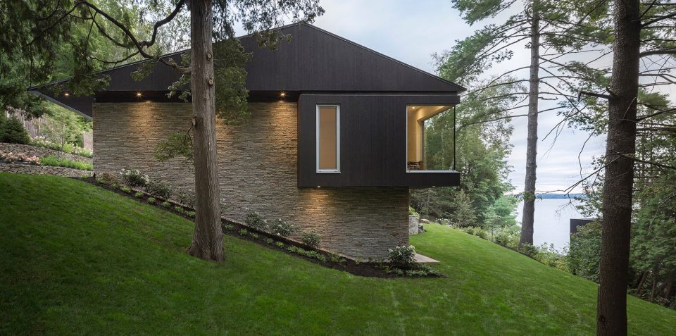 The Slender House by MU Architecture