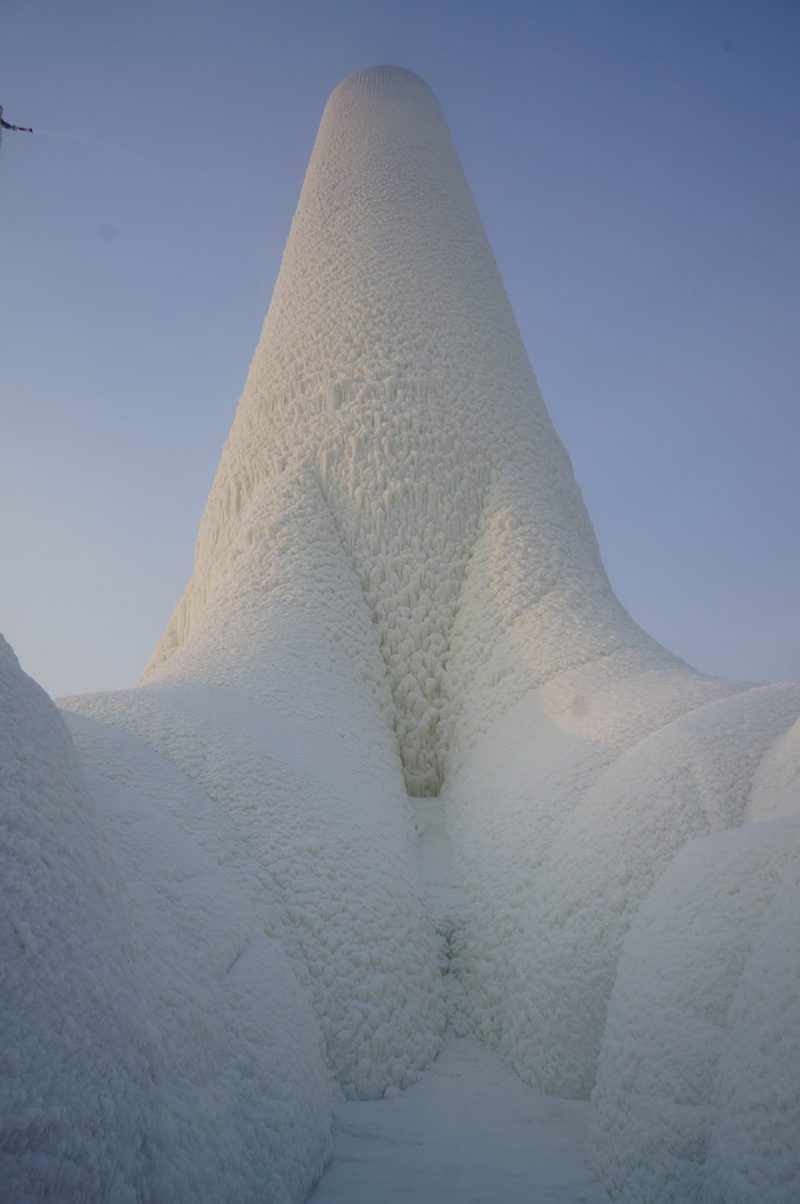 Sino Dutch Team Realized 31 Meter High Ice Tower