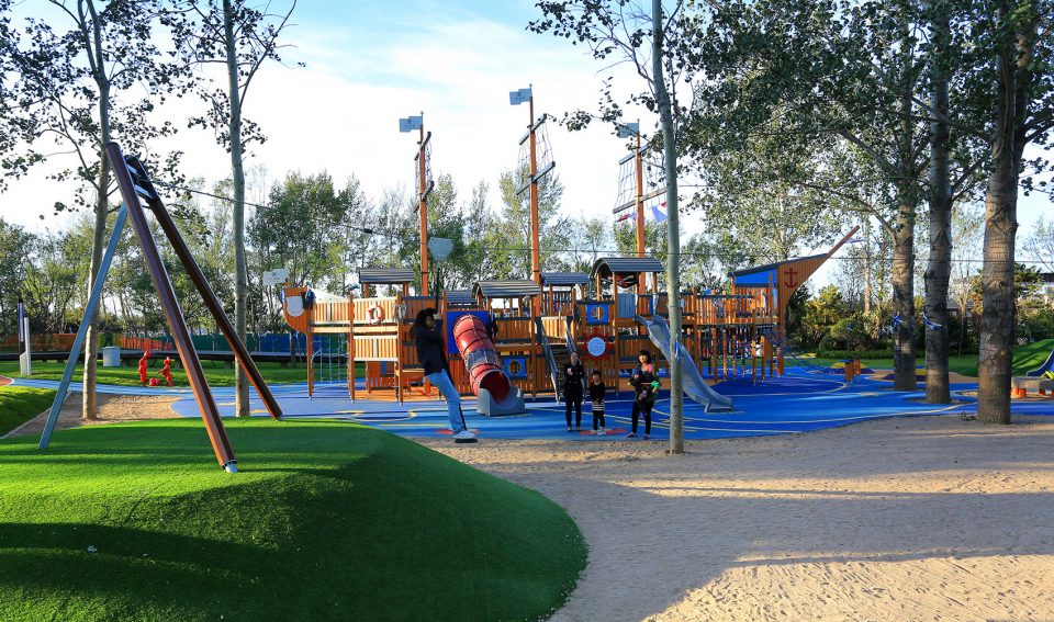 Beijing Daxing Longxi CIFI No.6 Courtyard Community Park China by DDON