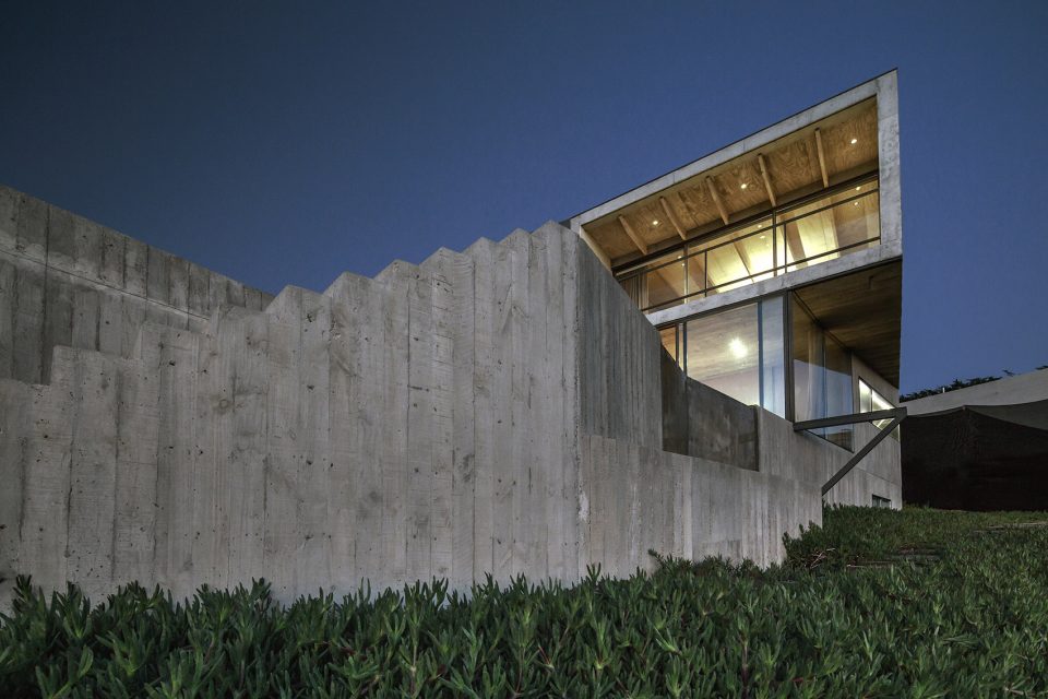 Beach House by Schmidt Architects and Partners
