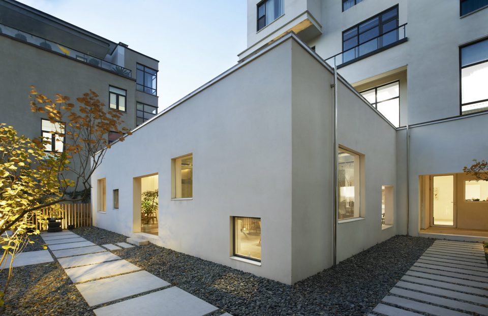 BMLZ Villa Office by TSUTSUMI ASSOCIATES