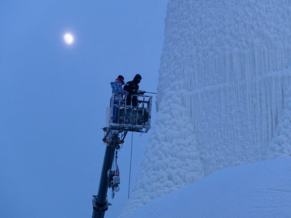 Sino Dutch Team Realized 31 Meter High Ice Tower