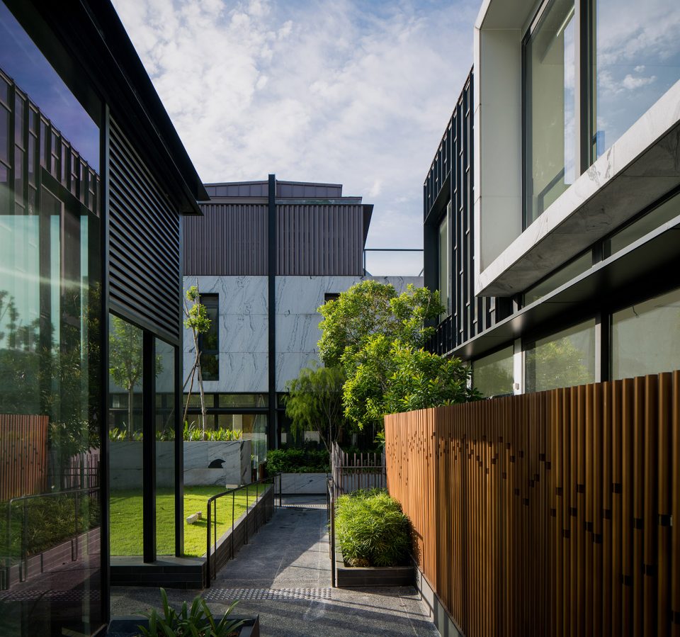 entrance Asimont locus associates