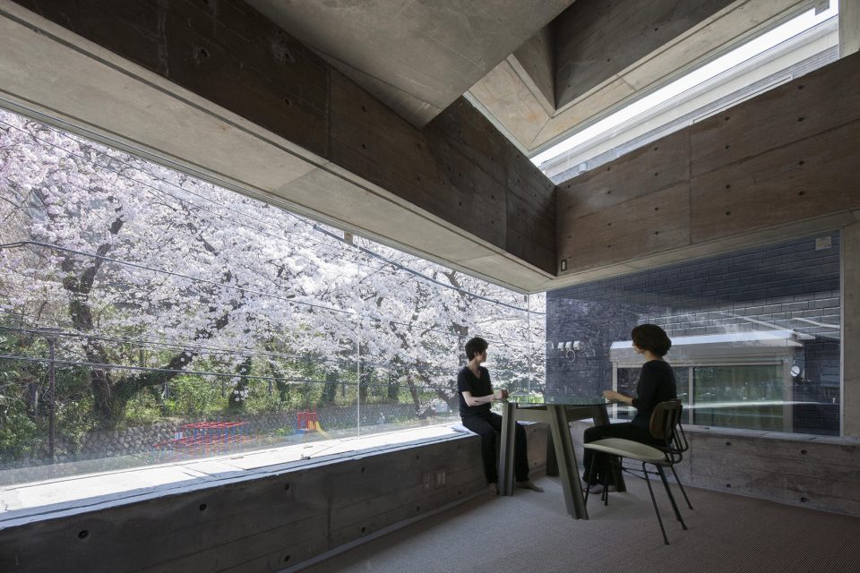 window2 oriel window house shinsuke fujii architects