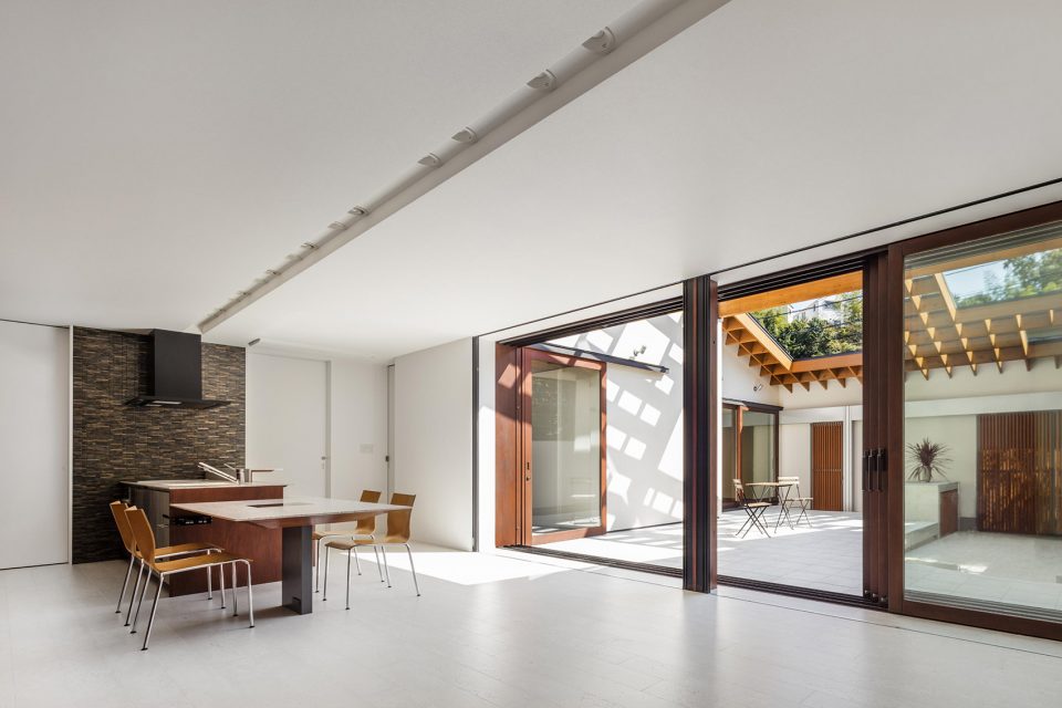 Shade Court House Shinsuke Fujii Architects