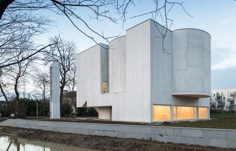 Saint-Jacques-de-la-Lande教堂，法国雷恩 / Álvaro Siza Vieira