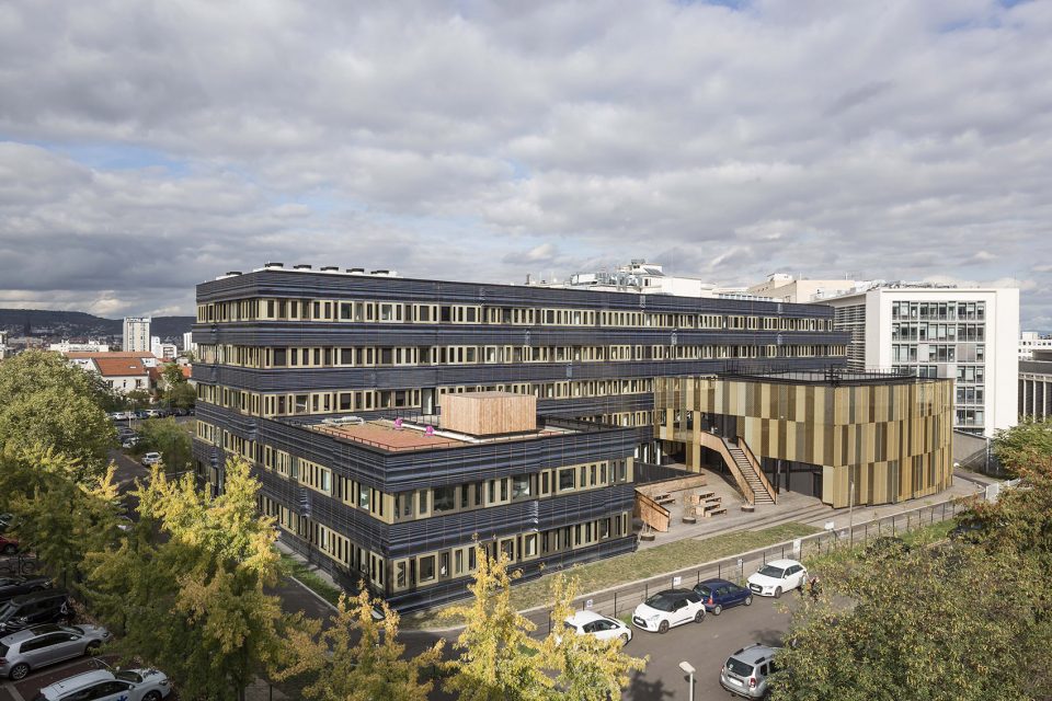 CRBC Centre de Recherche Bio clinique by PERIPHERIQUES Architectes