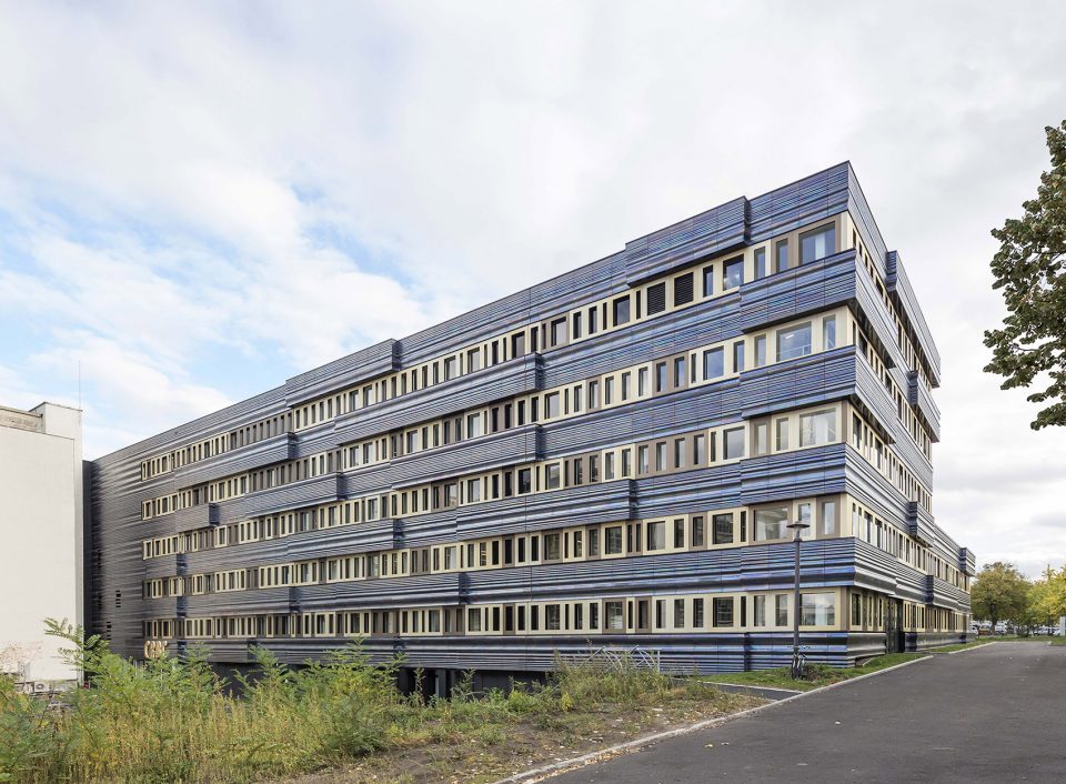 CRBC Centre de Recherche Bio clinique by PERIPHERIQUES Architectes