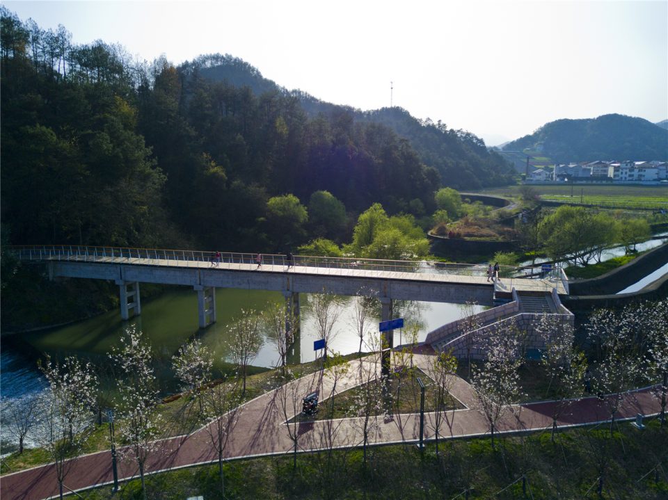 Puyangjiang River Corridor by Turenscape