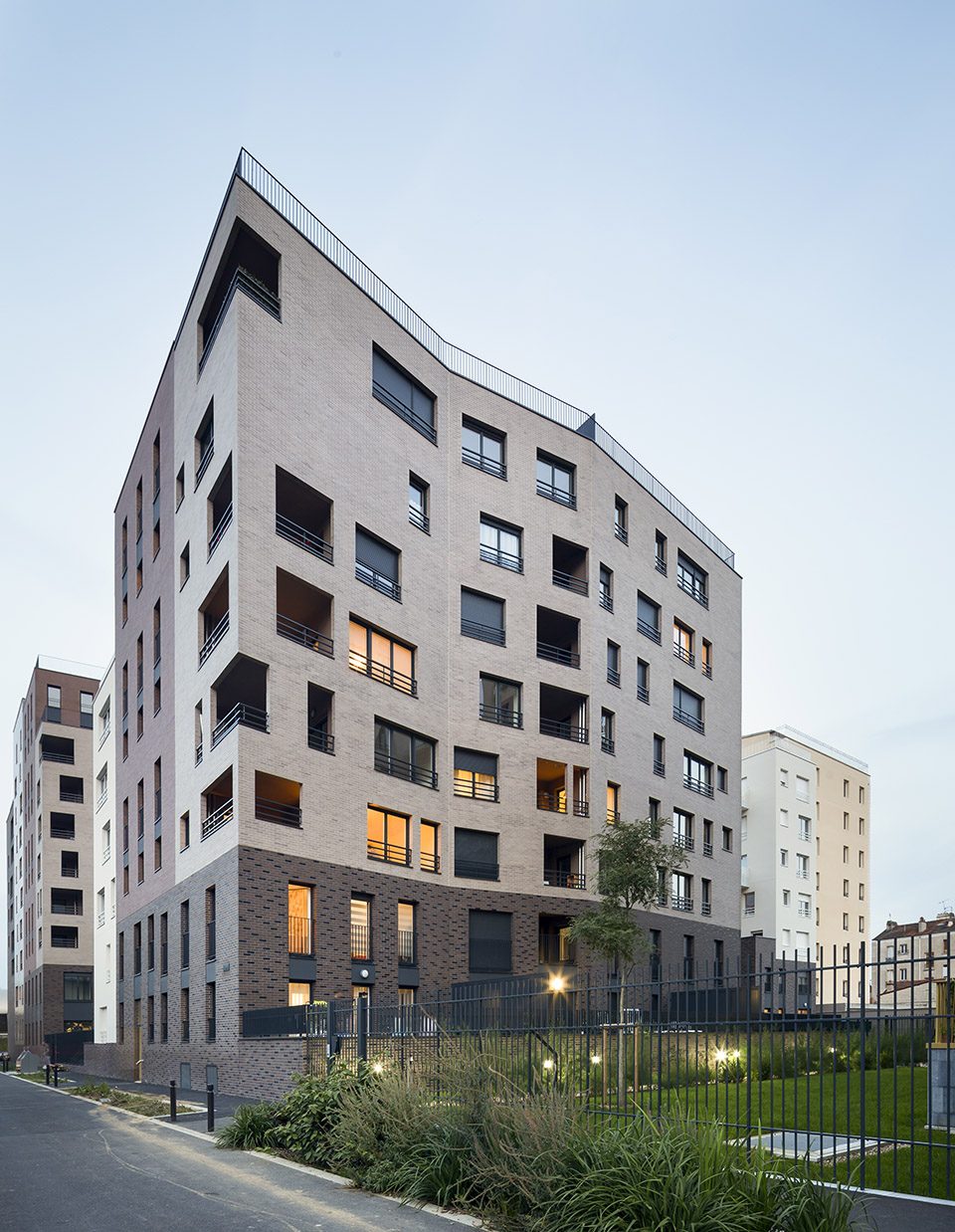 104 Social Housing and Home Ownership in Ivry sur Seine by Engasser associates agency