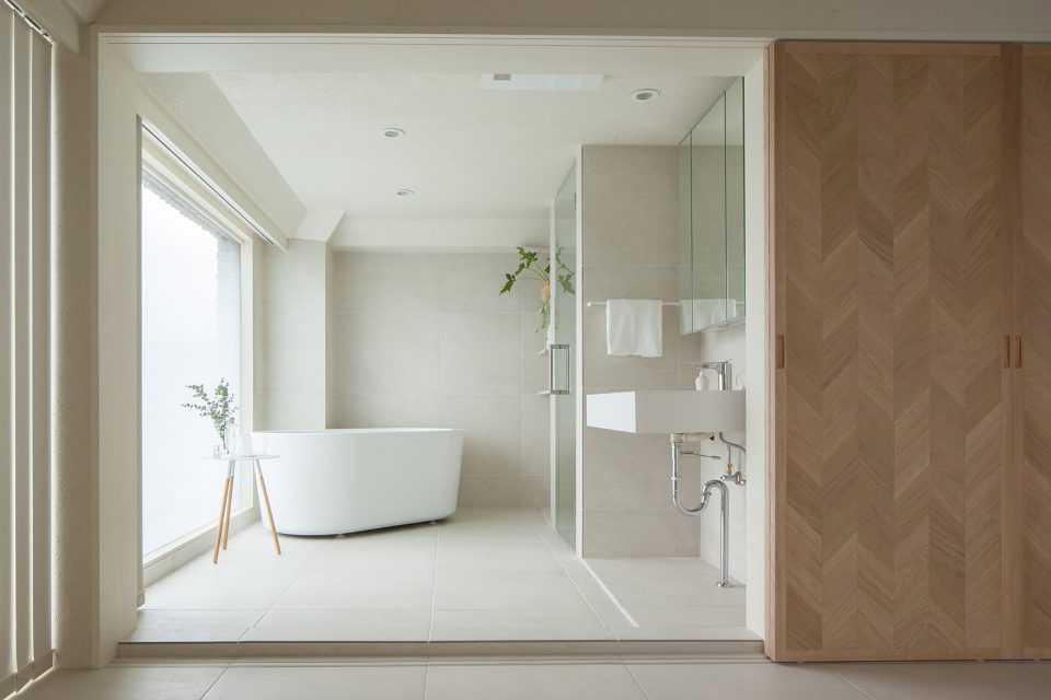 Shibuya Apartment 402 by Hiroyuki Ogawa Architects Inc