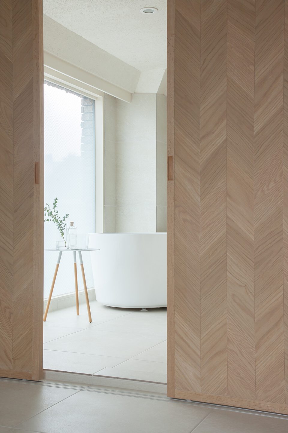 Shibuya Apartment 402 by Hiroyuki Ogawa Architects Inc