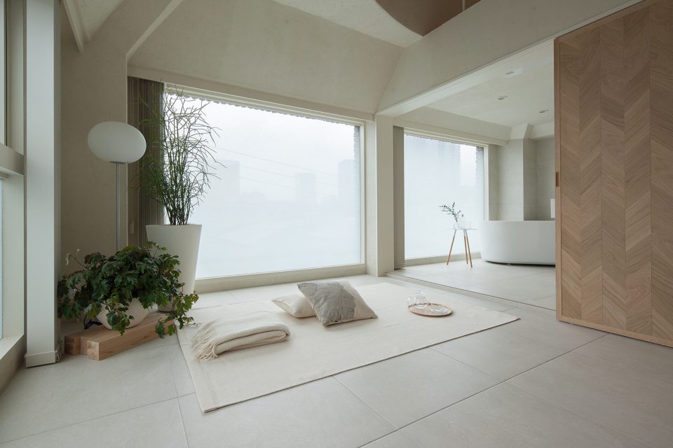 Shibuya Apartment 402 by Hiroyuki Ogawa Architects Inc