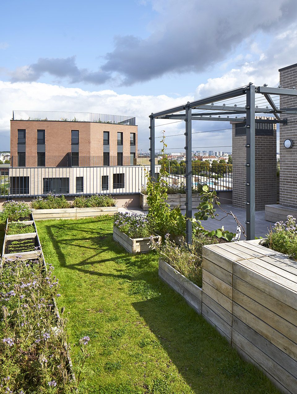 104 Social Housing and Home Ownership in Ivry sur Seine by Engasser associates agency
