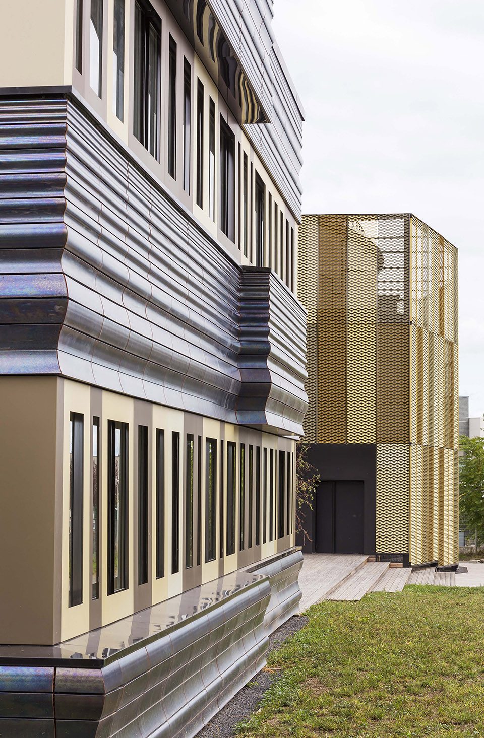 CRBC Centre de Recherche Bio clinique by PERIPHERIQUES Architectes