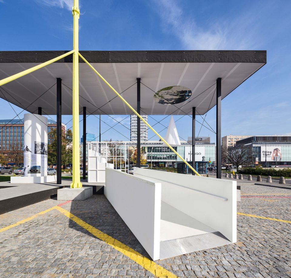 Installation on the Parade Square in Warsaw by BudCud