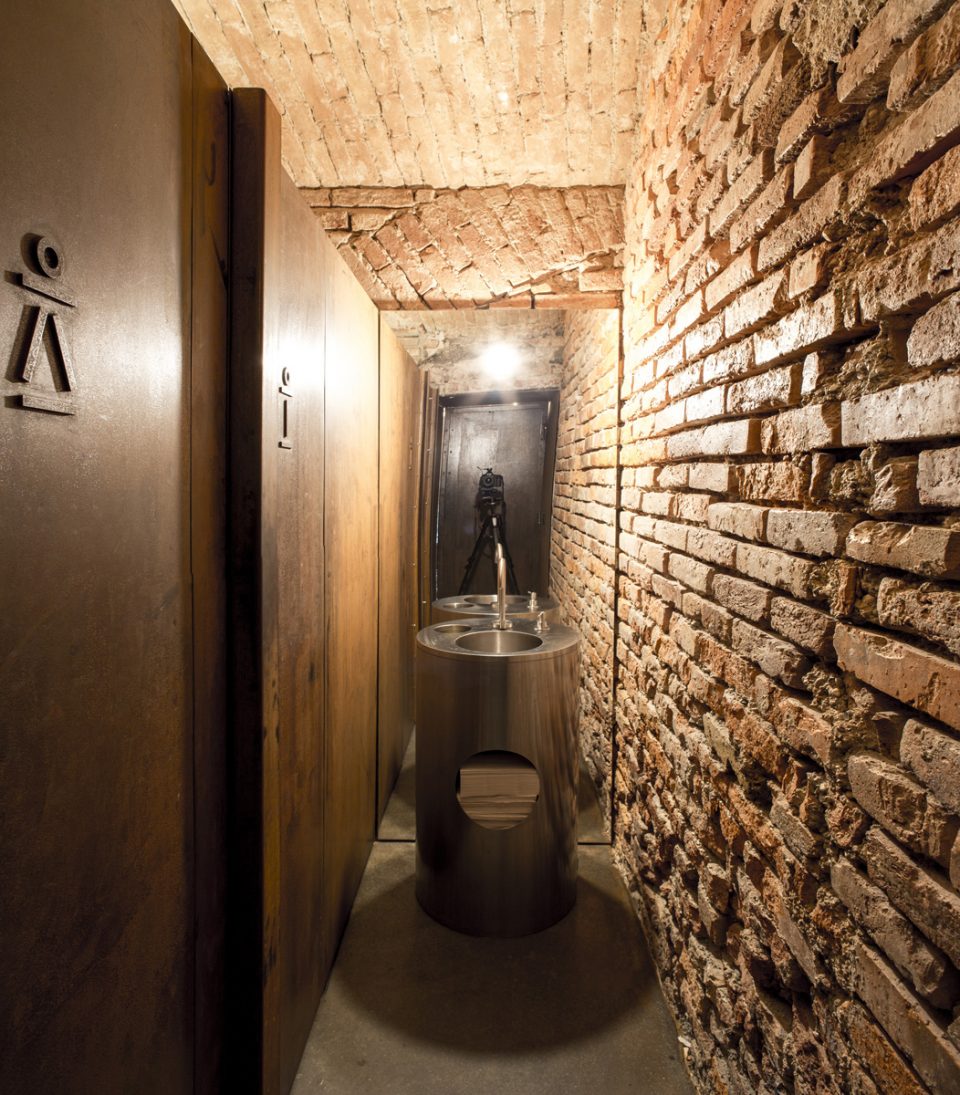Bistro EK by Dekleva Gregorič Architects