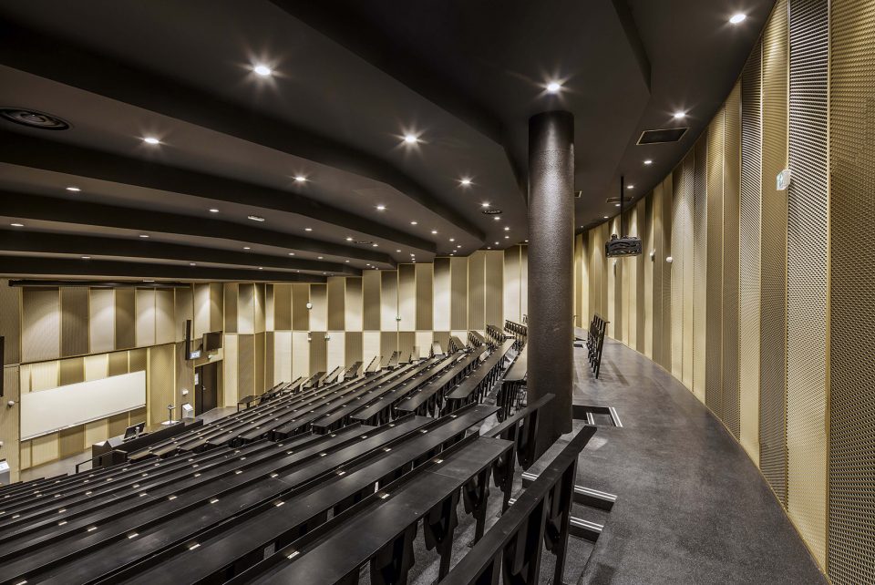 CRBC Centre de Recherche Bio clinique by PERIPHERIQUES Architectes