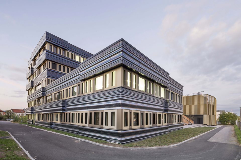 CRBC Centre de Recherche Bio clinique by PERIPHERIQUES Architectes