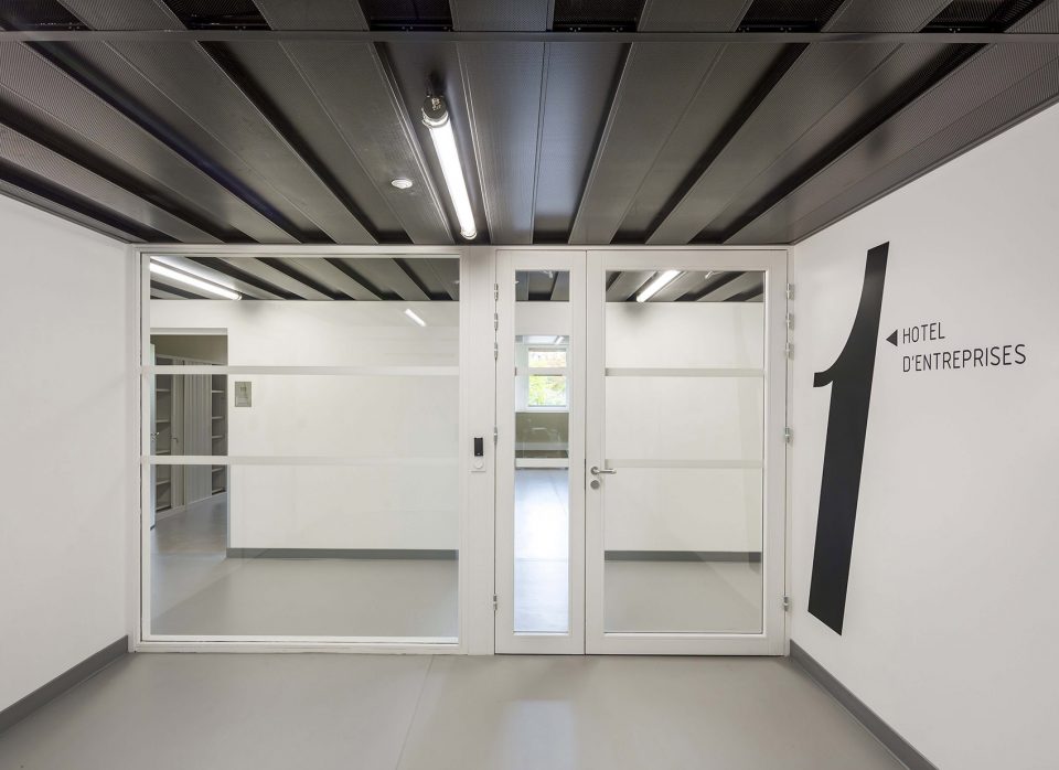 CRBC Centre de Recherche Bio clinique by PERIPHERIQUES Architectes