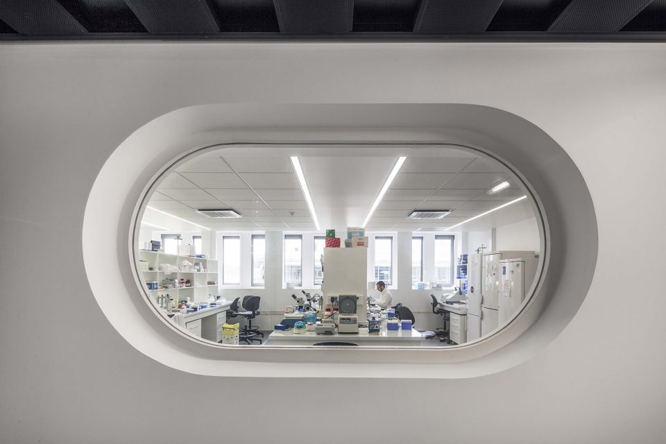 CRBC Centre de Recherche Bio clinique by PERIPHERIQUES Architectes