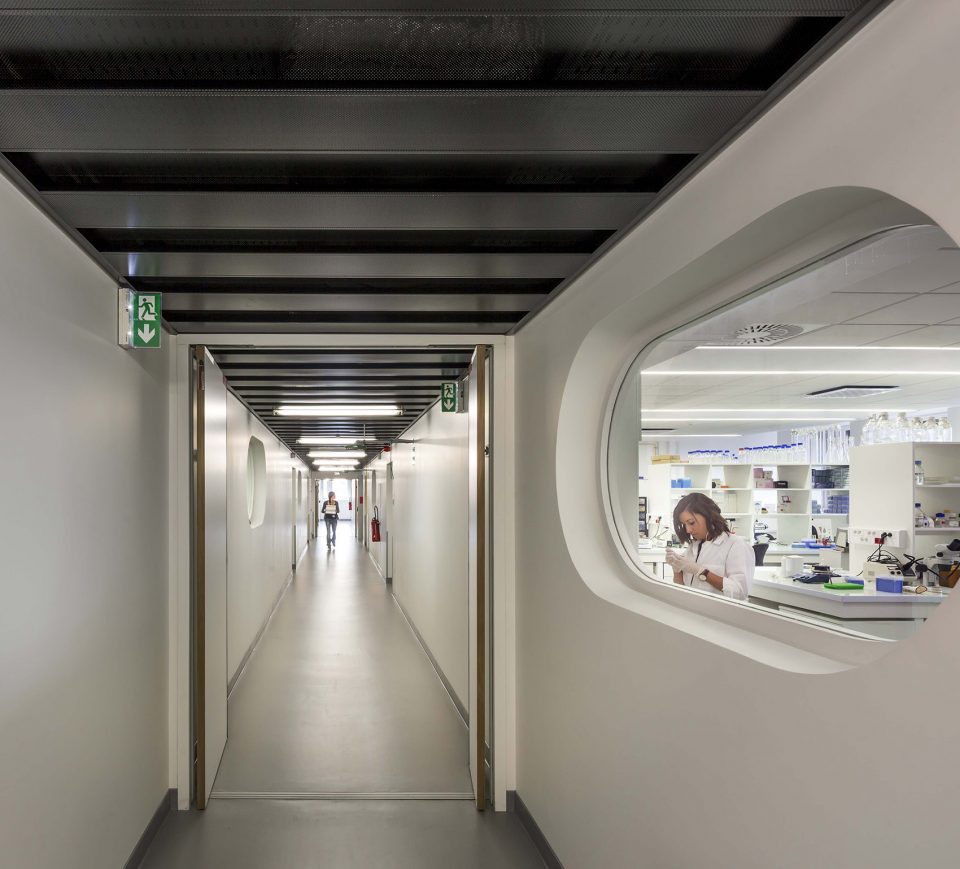 CRBC Centre de Recherche Bio clinique by PERIPHERIQUES Architectes