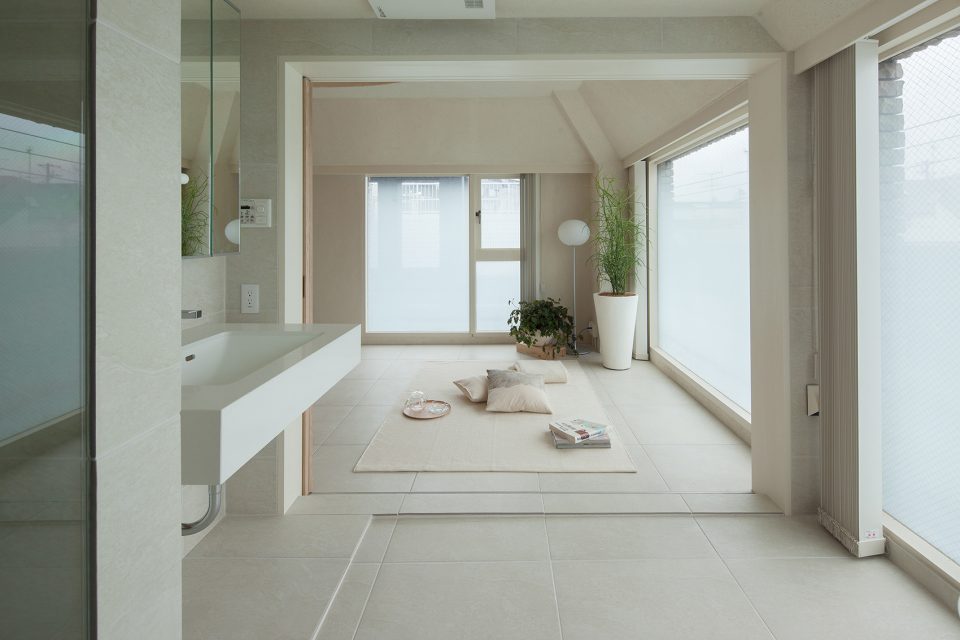 Shibuya Apartment 402 by Hiroyuki Ogawa Architects Inc