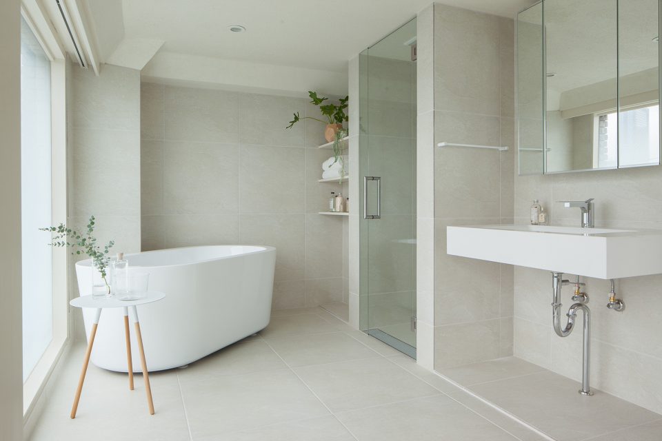Shibuya Apartment 402 by Hiroyuki Ogawa Architects Inc