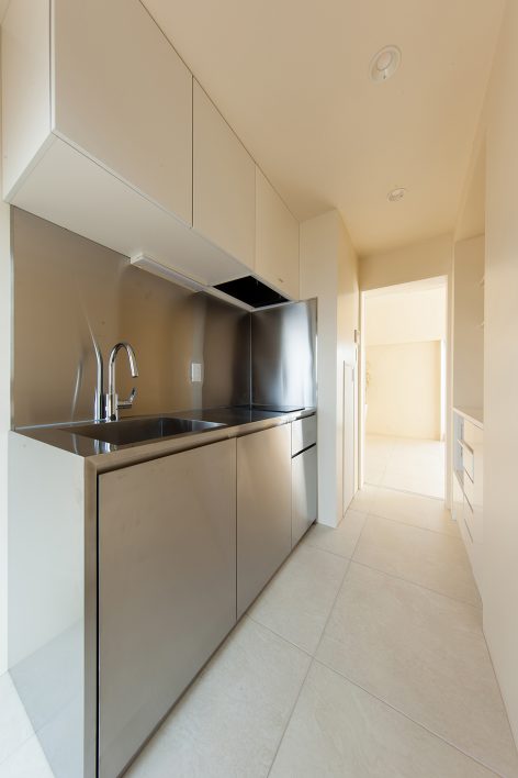 Shibuya Apartment 402 by Hiroyuki Ogawa Architects Inc